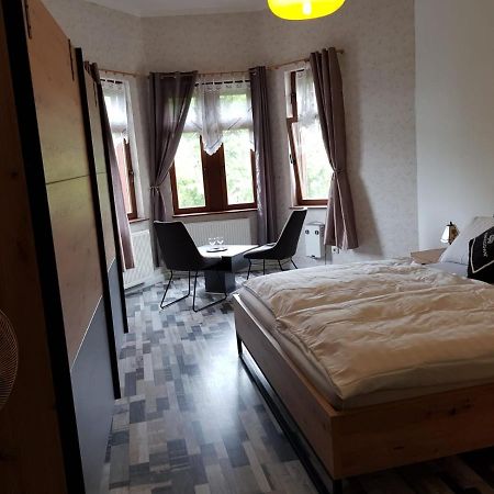 Hotelzimmer Im Alten Reihenhaus Auf Der Stadtmauer 바하라흐 외부 사진