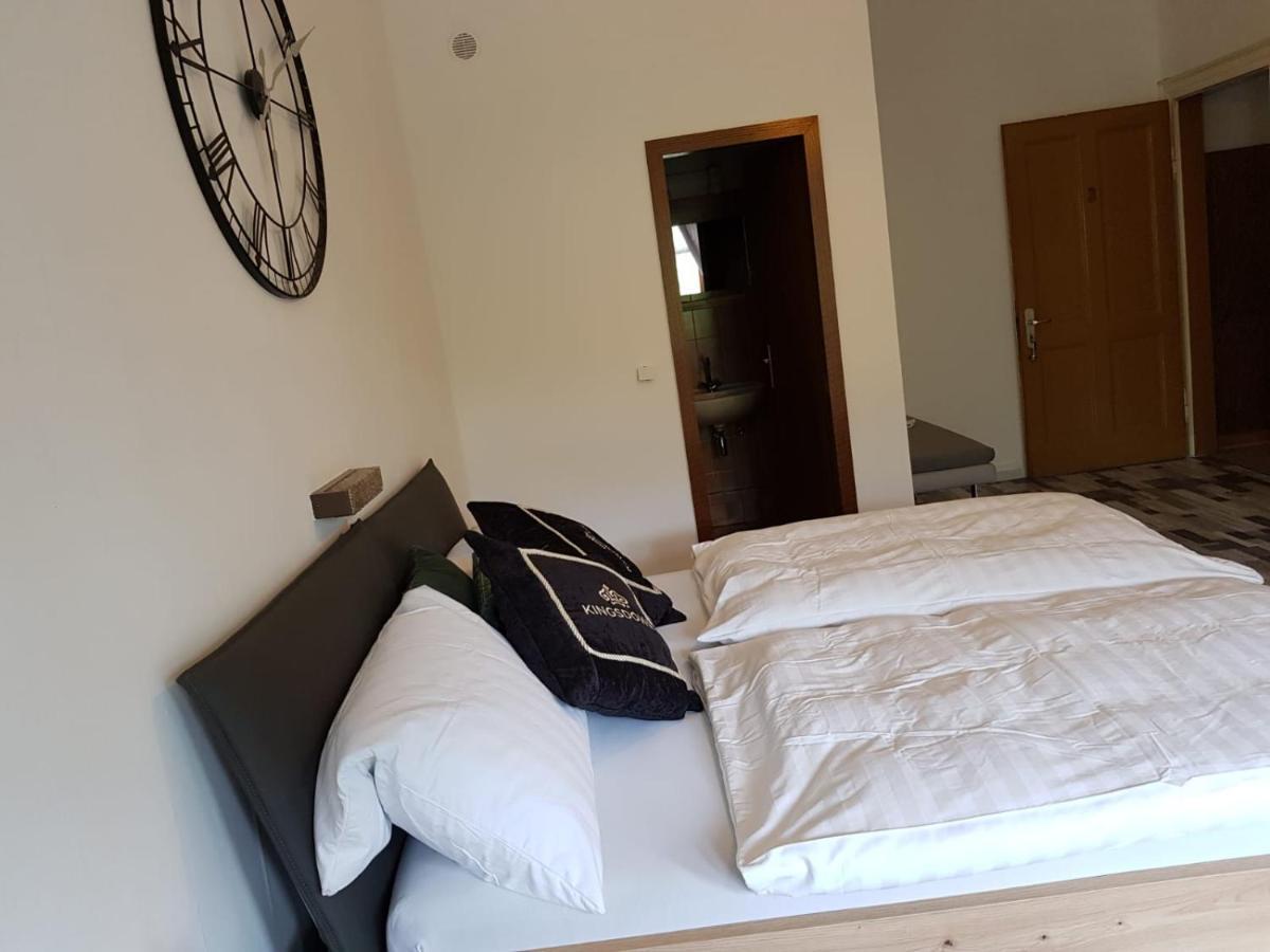 Hotelzimmer Im Alten Reihenhaus Auf Der Stadtmauer 바하라흐 외부 사진