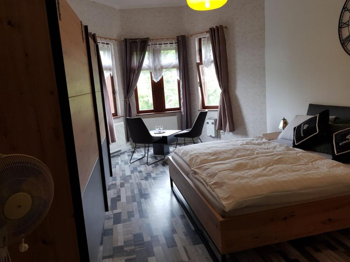 Hotelzimmer Im Alten Reihenhaus Auf Der Stadtmauer 바하라흐 외부 사진